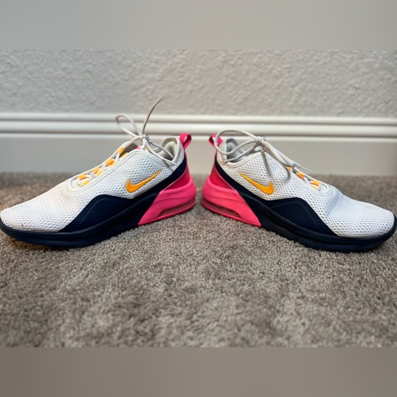 Women’s Nike Shoes - Picture 6 of 9